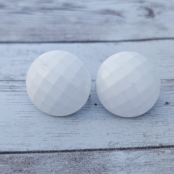 Vintage Clip On Earrings Faceted White Retro - Picture 2 of 6